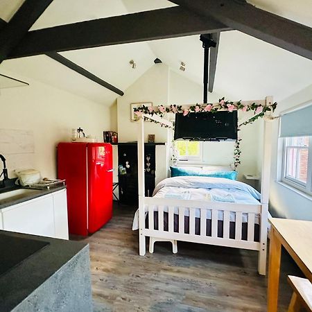 Tiny Romantic Retreat With Hot Tub On A Country Estate Near Cardigan Bay In Eryri Snowdonia Llanbedr  Exterior foto