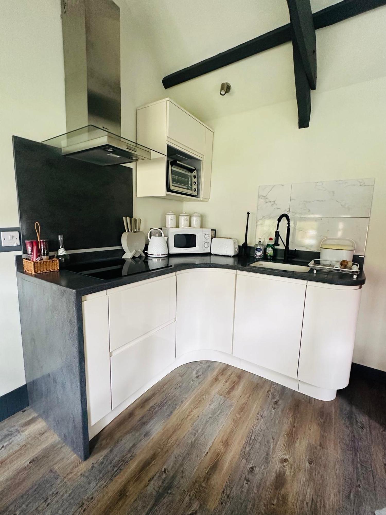Tiny Romantic Retreat With Hot Tub On A Country Estate Near Cardigan Bay In Eryri Snowdonia Llanbedr  Exterior foto